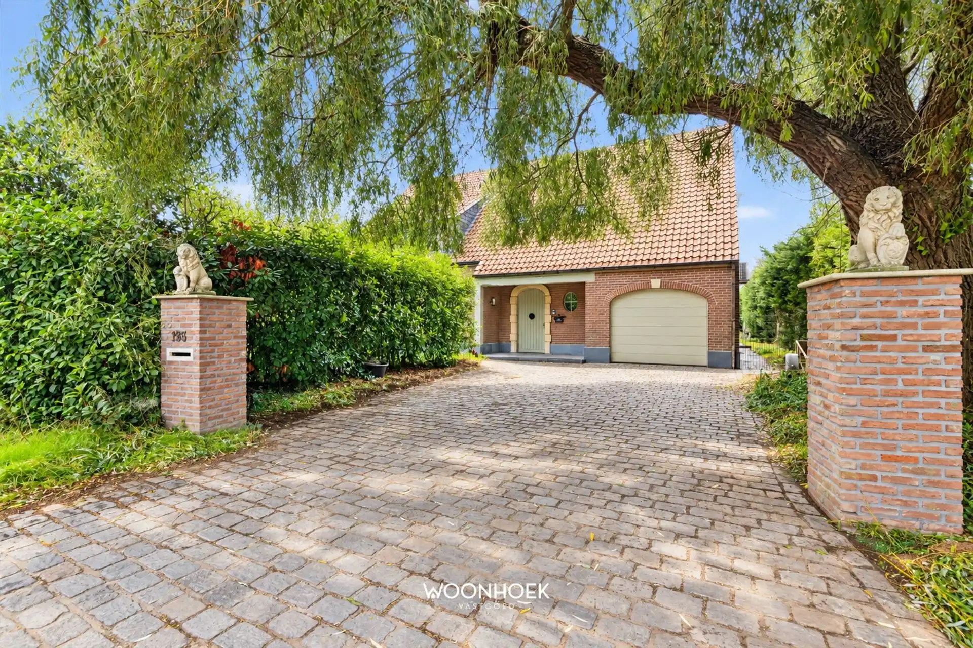 Landelijk gelegen luxueus ingerichte villa op 3.763m² foto {{pictureIndex}}