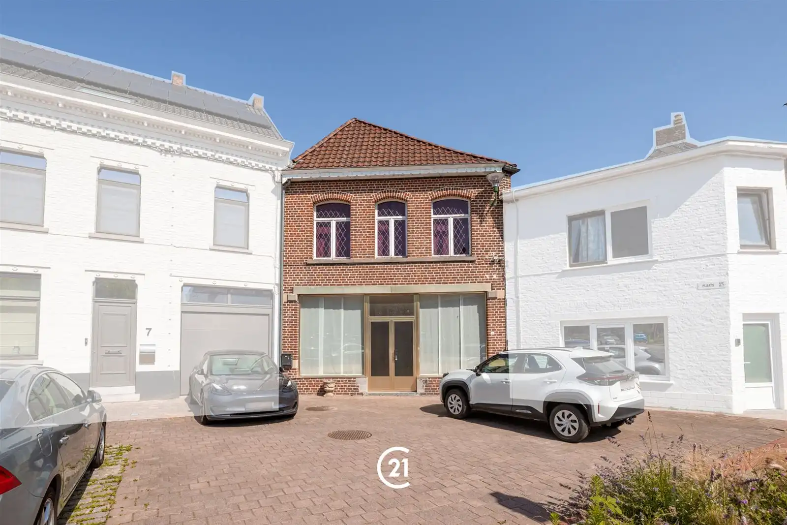 Hoofdfoto van de publicatie: Ruime, te renoveren woning op een strategische ligging