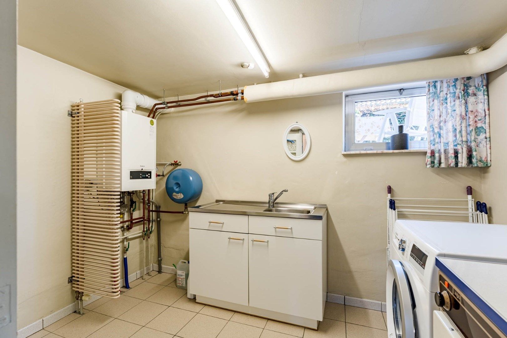 Uitstekend onderhouden vrijstaande bungalow woning op 6a 47ca in een gegeerde woonbuurt vlakbij het centrum van Bilzen foto 24