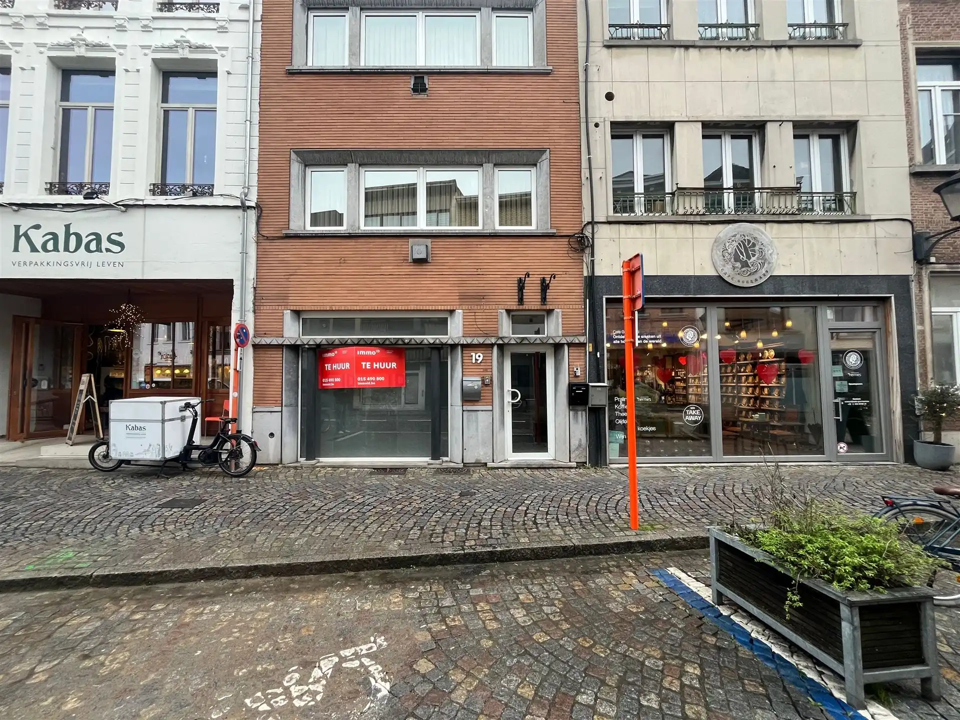 Handelsgelijkvloers op centrale ligging in Mechelen foto {{pictureIndex}}