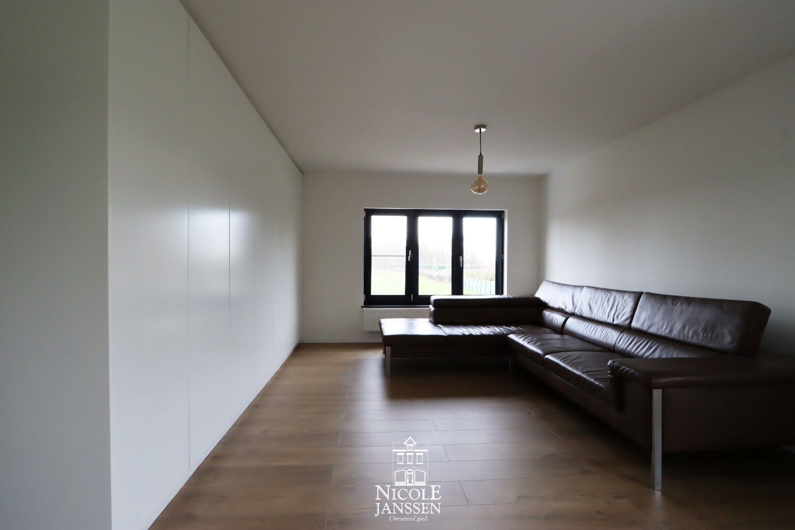 Ruime gezinswoning met loods  foto 17