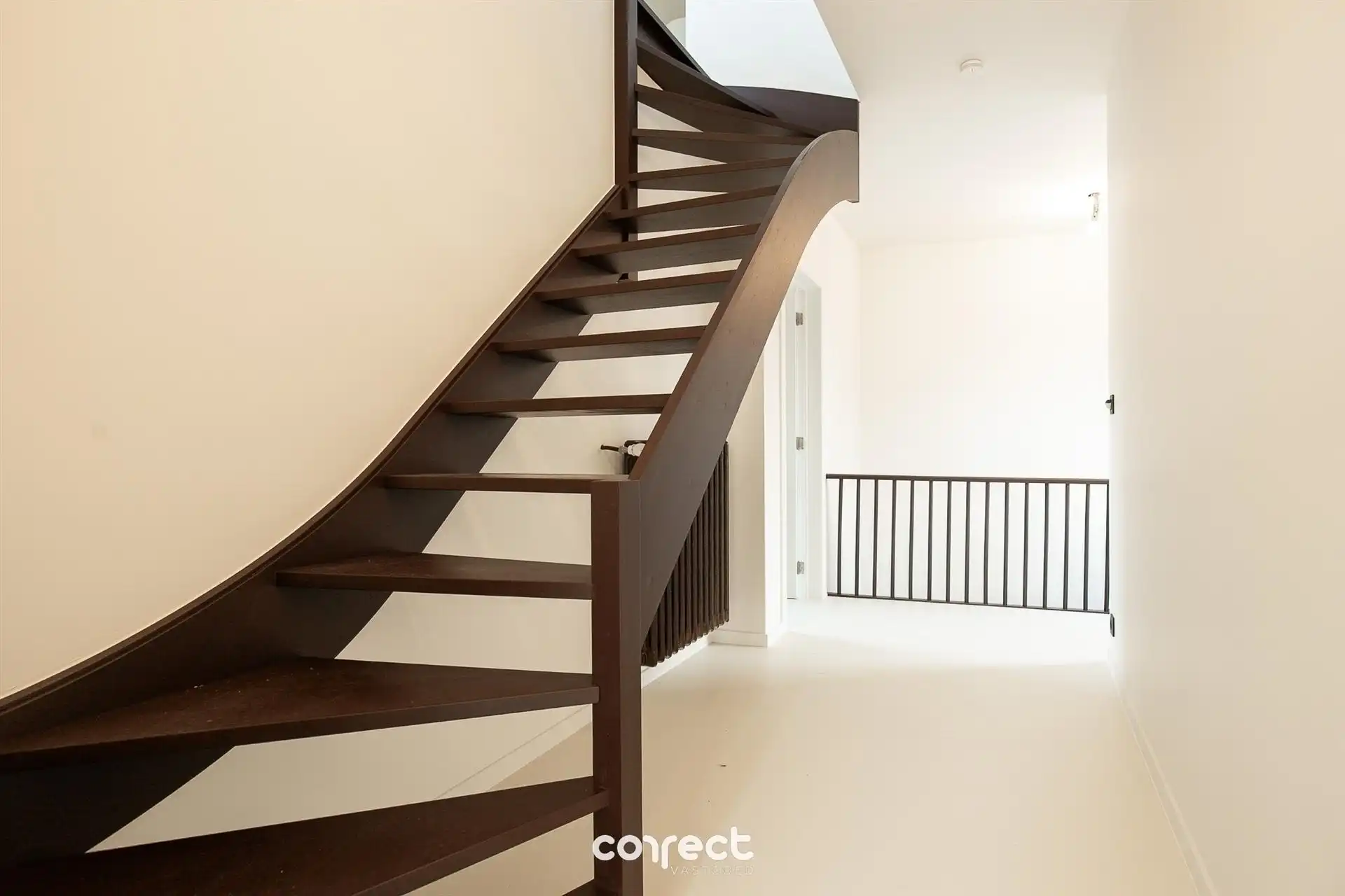 Volledig vernieuwde hoekwoning. foto 9