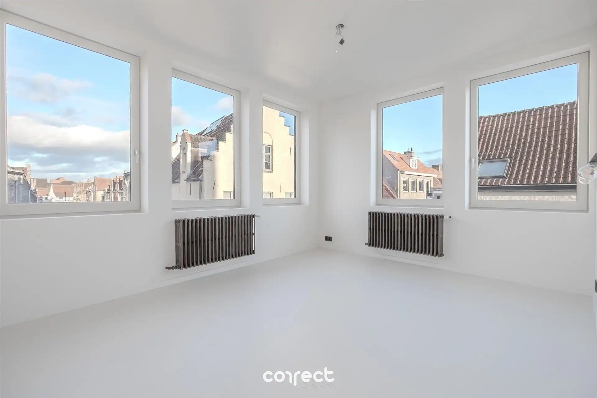 Volledig vernieuwde hoekwoning. foto 9