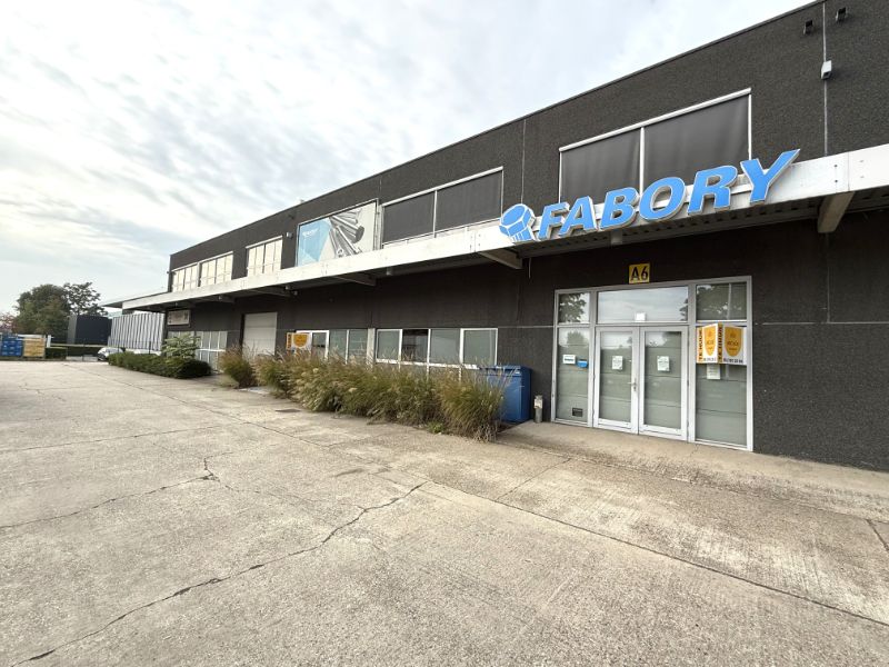 Moderne KMO-unit met magazijn en kantoorruimte in Mariakerke foto 17