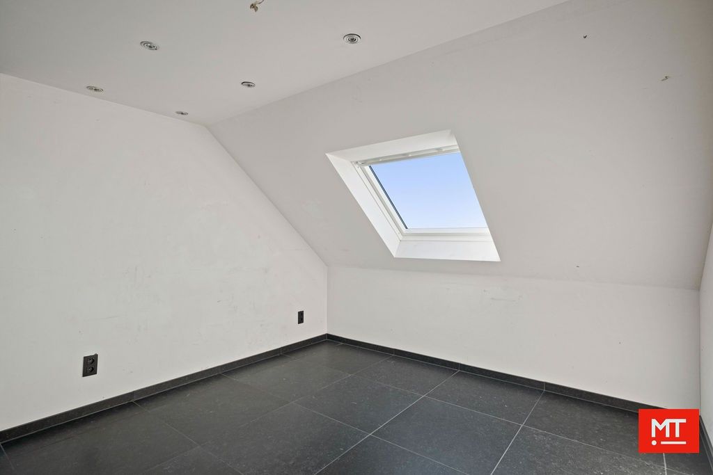 Alleenstaande woning met landelijk verzicht op 3.584 m² te koop in Ledegem foto 19