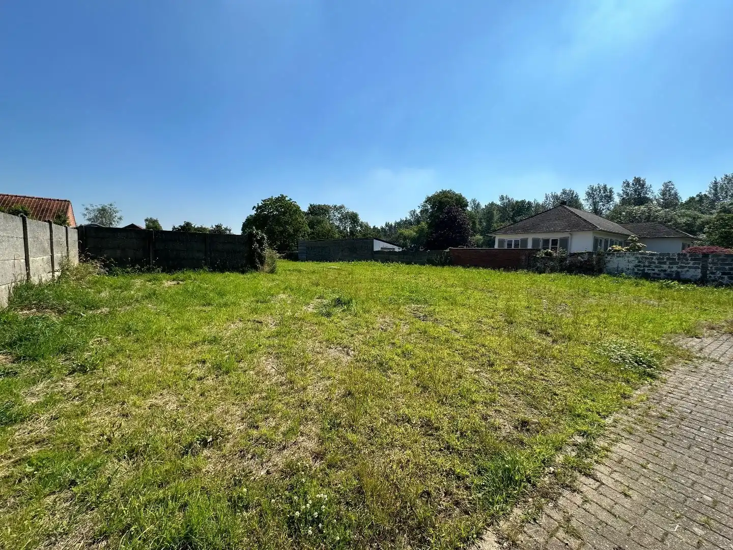 Goed gelegen halfopen bebouwing met perceel van bijna 500 m² foto {{pictureIndex}}