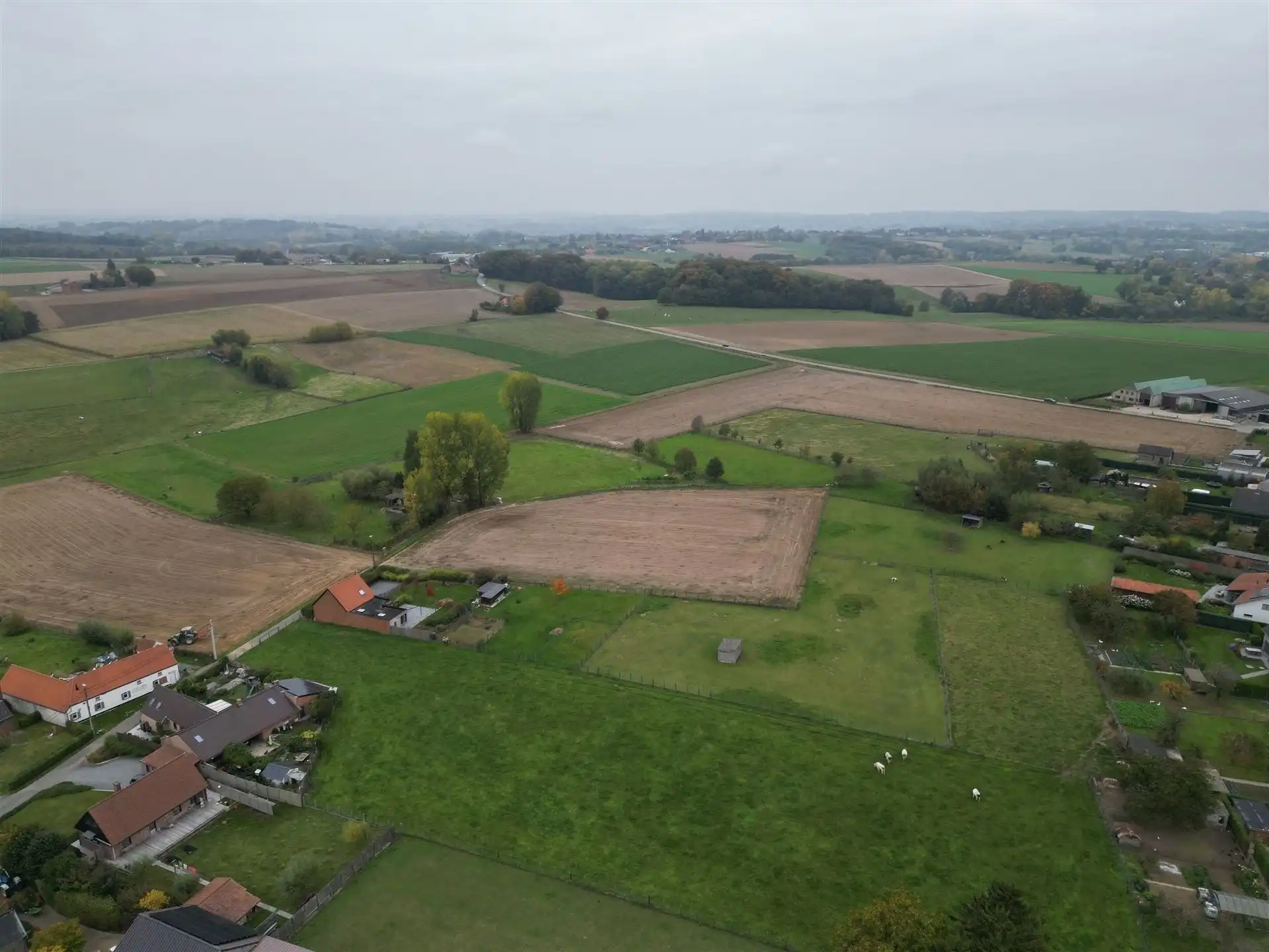 Rustig gelegen bouwgrond voor HOB foto 2