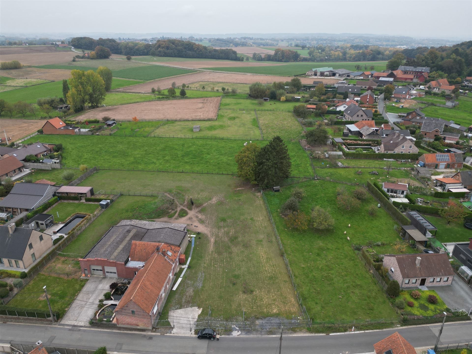 Rustig gelegen bouwgrond voor HOB foto 2