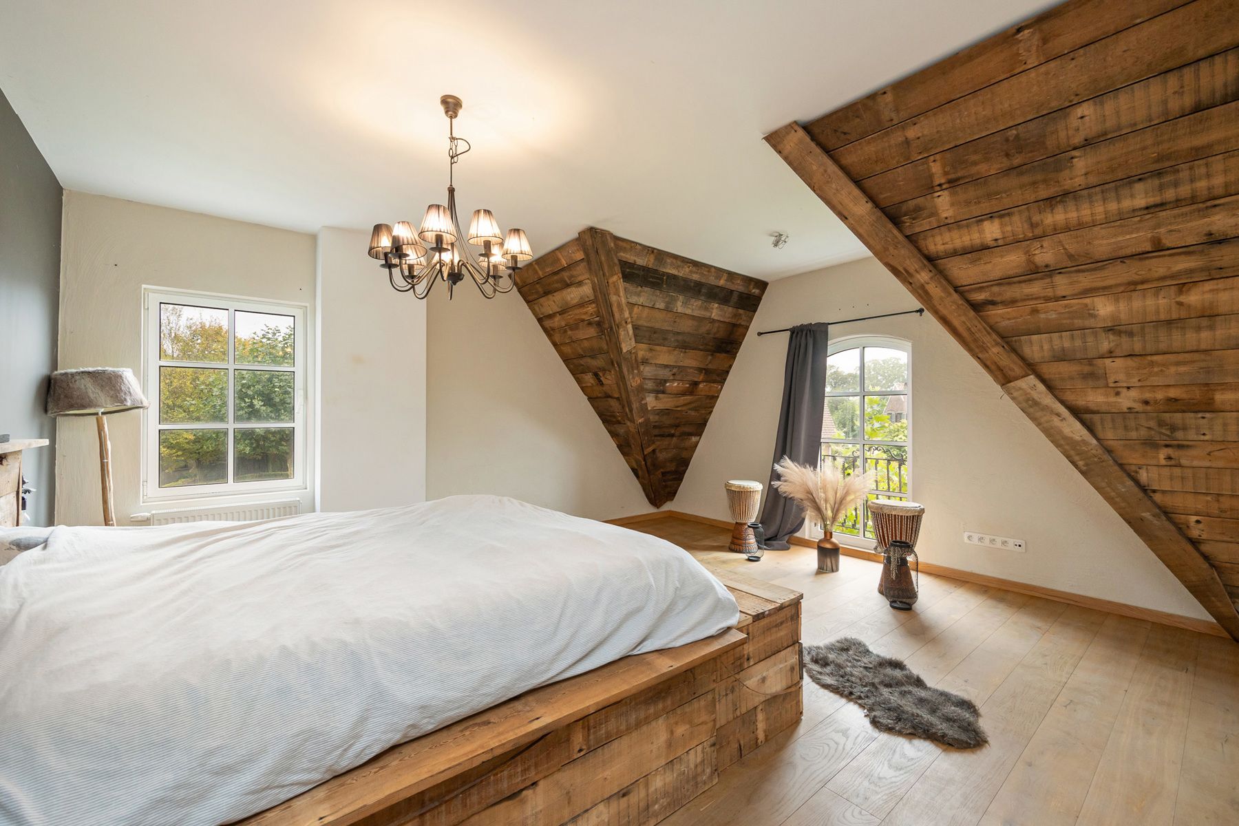 Karaktervolle gerenoveerde woning op een perceel van ca 780 m². foto 14