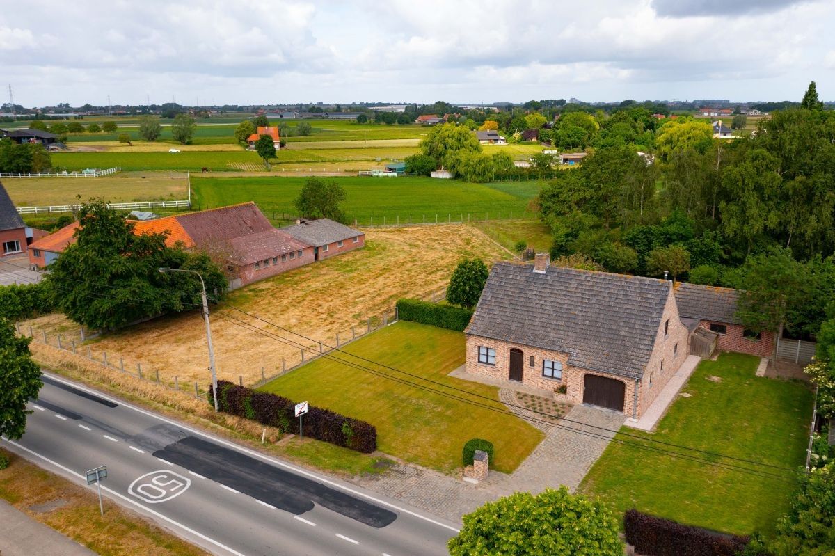 Hoofdfoto van de publicatie: Hoevetje met residentiële woning en stallen te koop op 1 ha te Staden en Hooglede