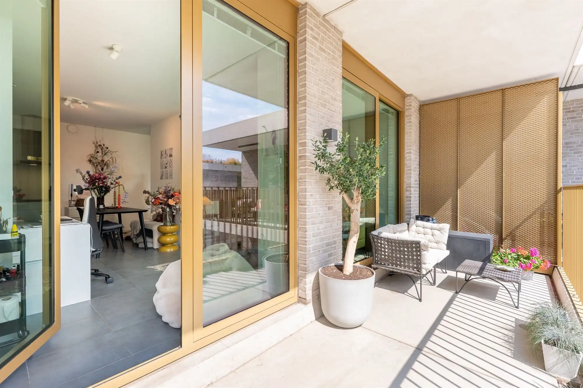 Nieuwbouw studio met ruim terras foto 15