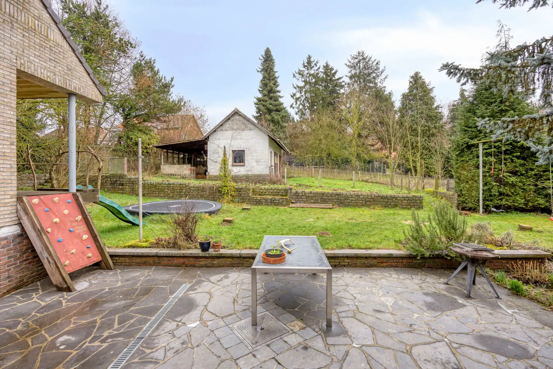 Ruime villa in een groene omgeving foto 29