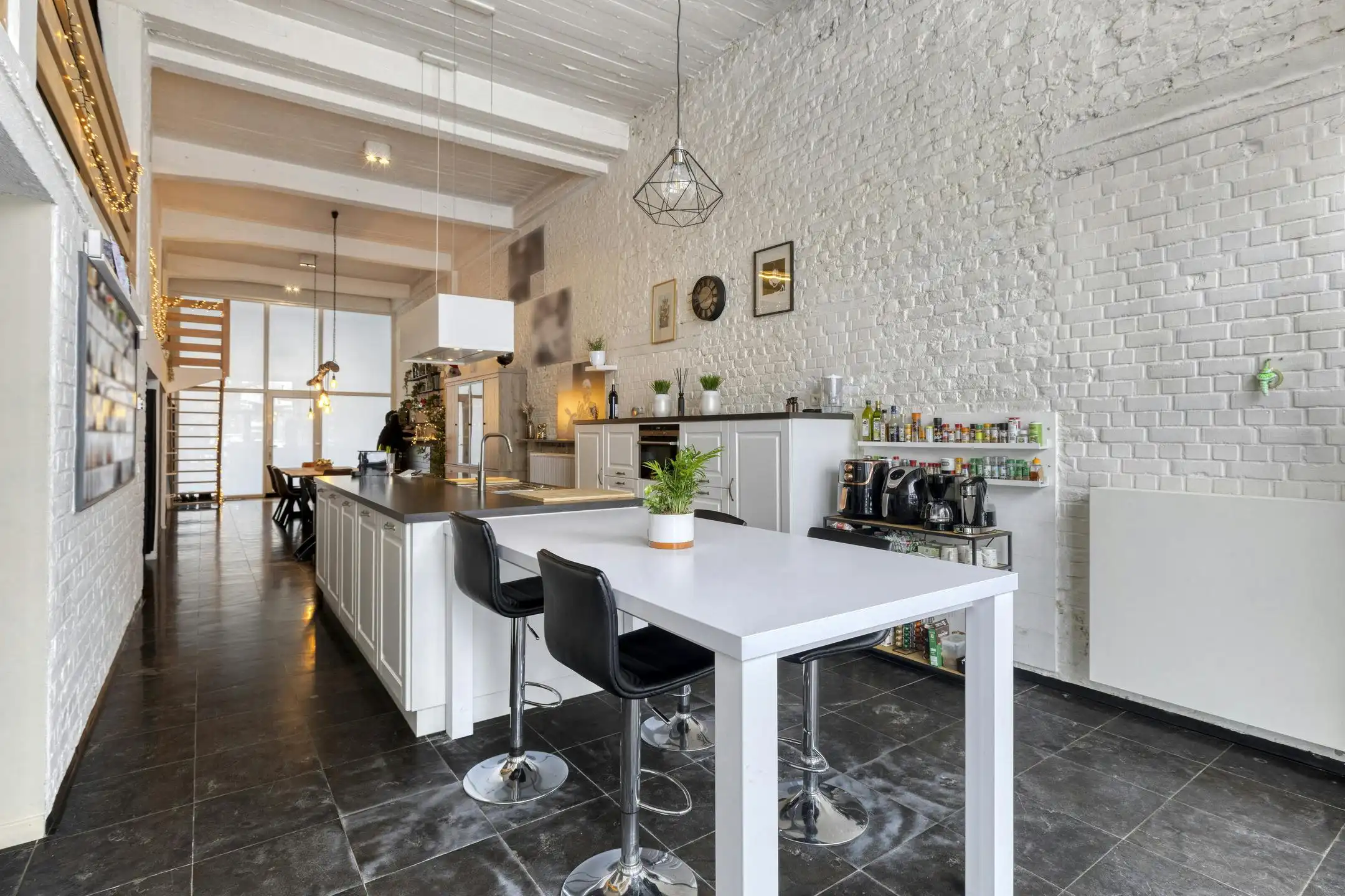 Unieke loft met 5 kamers te koop in centrum Desselgem foto 2