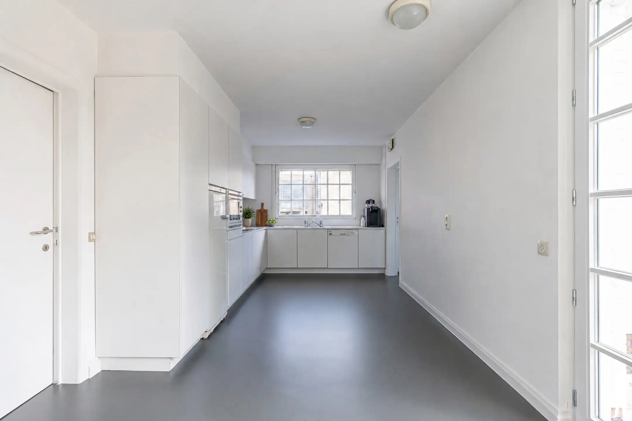Karaktervolle woning met groene tuin op perceel van 1.405 m² foto 8