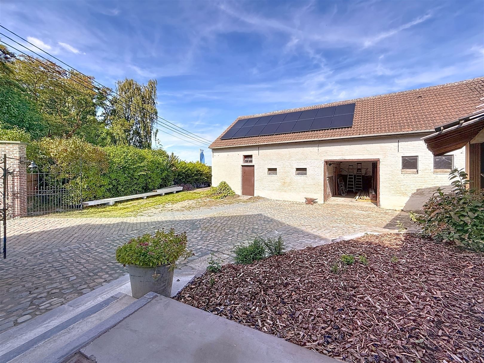 Energiezuinige, volledig gerenoveerde hoeve met bijgebouwen, 7a 83ca foto 40