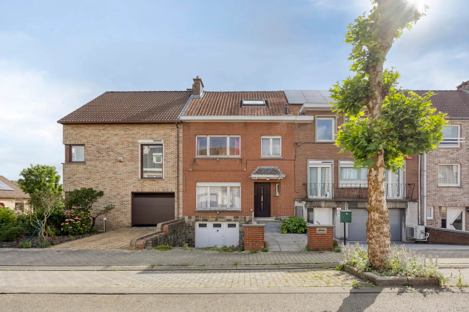 Goed gelegen woning met 3 slaapkamers, garage en tuin foto {{pictureIndex}}