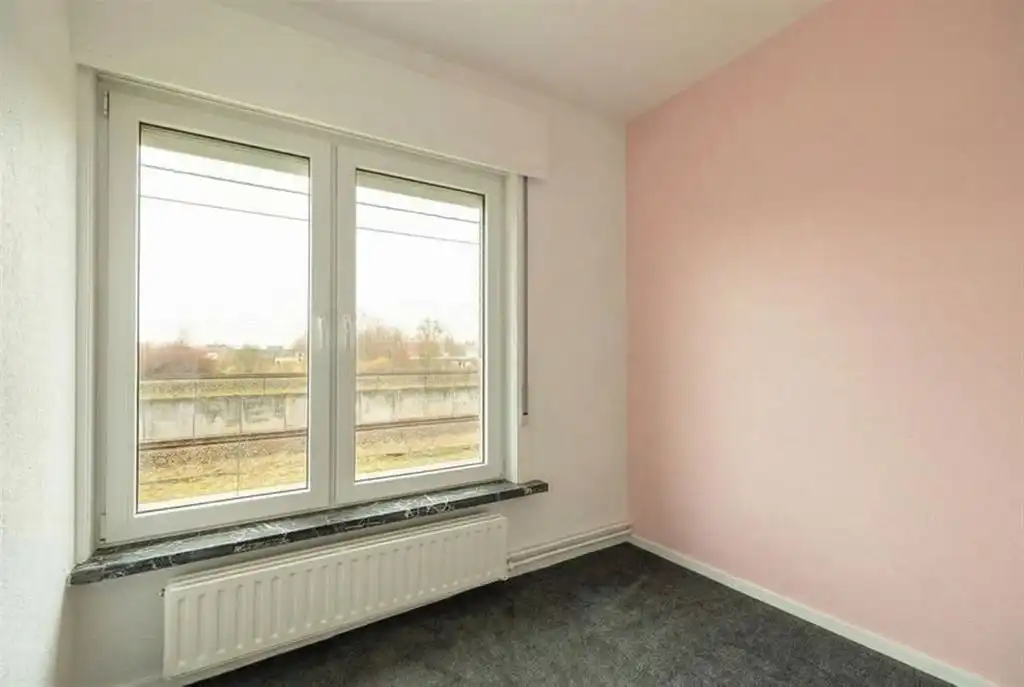 Te renoveren woning in groene omgeving foto 13