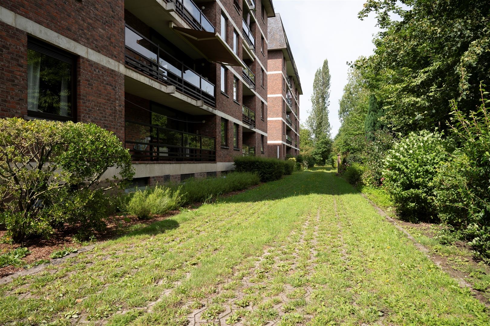 App in centrum met 2 bergingen en garage foto {{pictureIndex}}