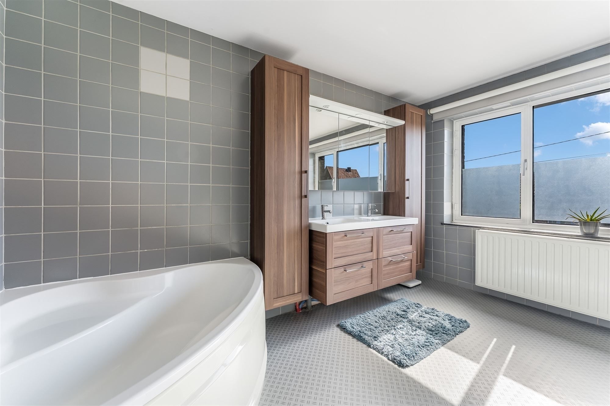 ZEER GOED GELEGEN, RUIME WONING  MET PRAKTIJKRUIMTE EN MOGELIJKHEID TOT 4 SLAAPKAMERS TE ZONHOVEN foto 21
