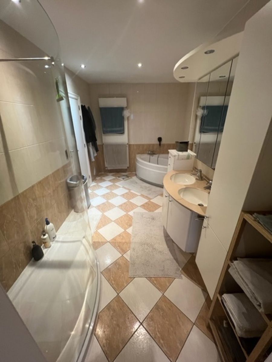 Centraal gelegen en ruim duplex appartement foto 12