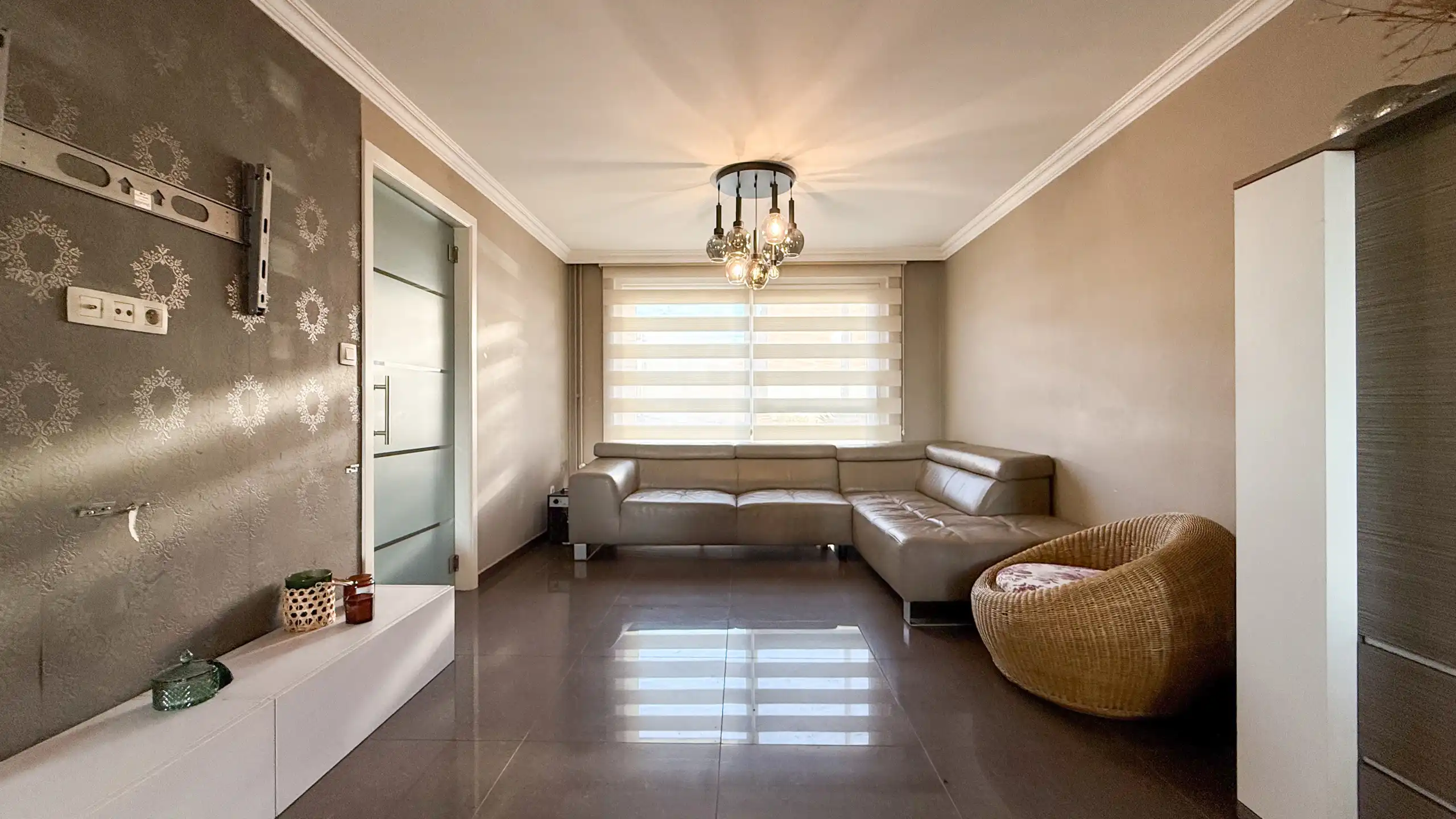 Moderne en gezellige woning met 5 slpkmrs en zonnepanelen! foto 5