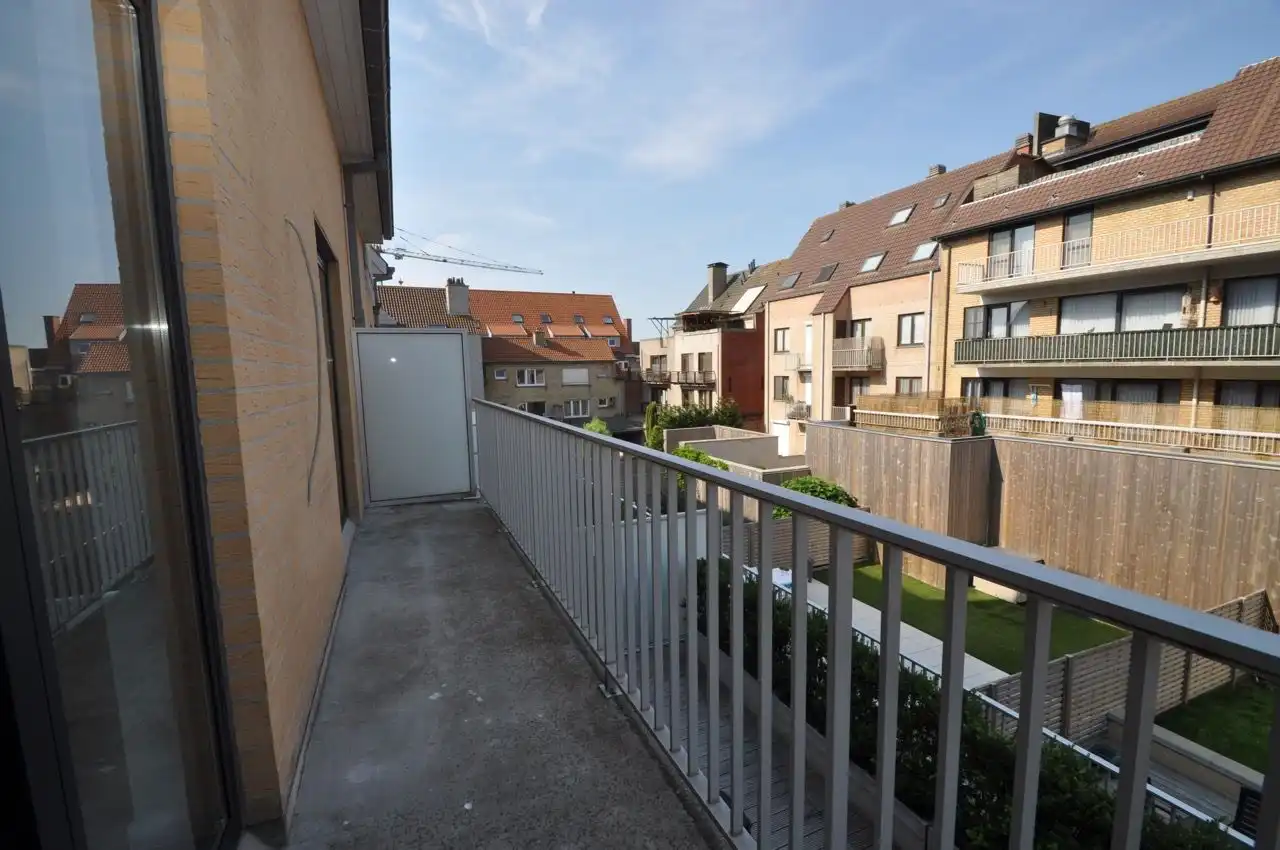 Lichtrijk appartement met twee slaapkamers, centraal gelegen. foto 14