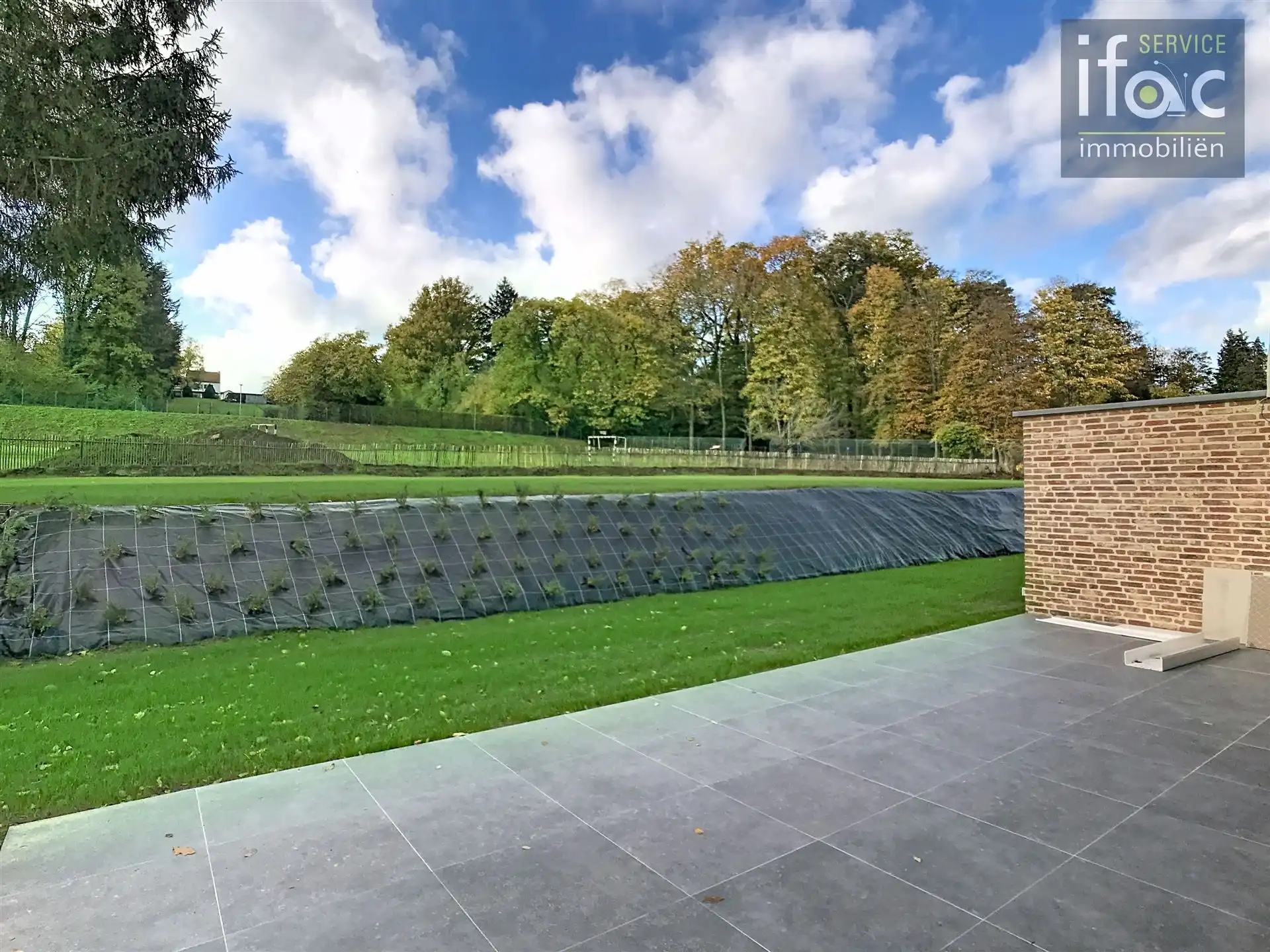 Nieuwbouwwoning met 4 slaapkamers, 2 badkamers en tuin. foto 10
