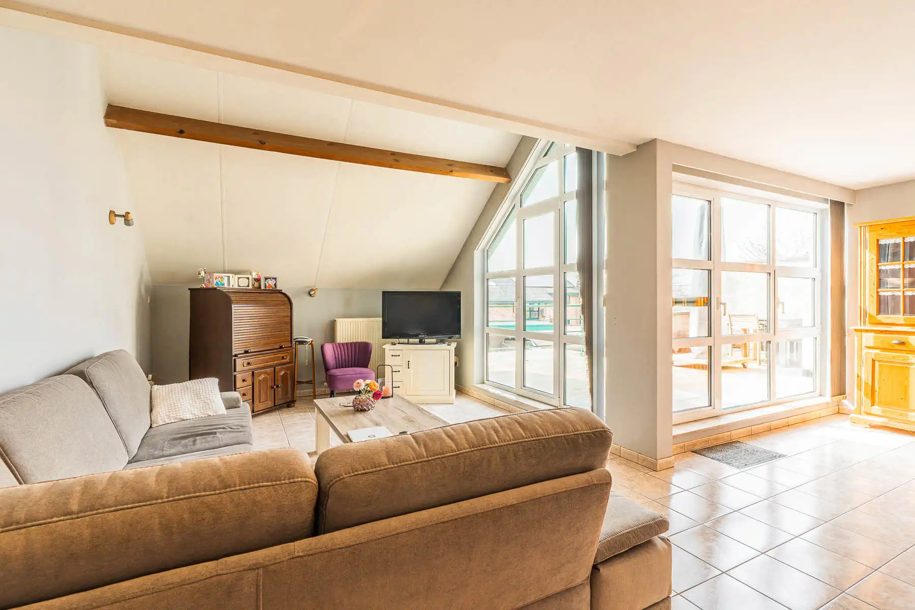 Ontzettend ruim en lichtrijk duplex-appartement incl garagebox foto 6