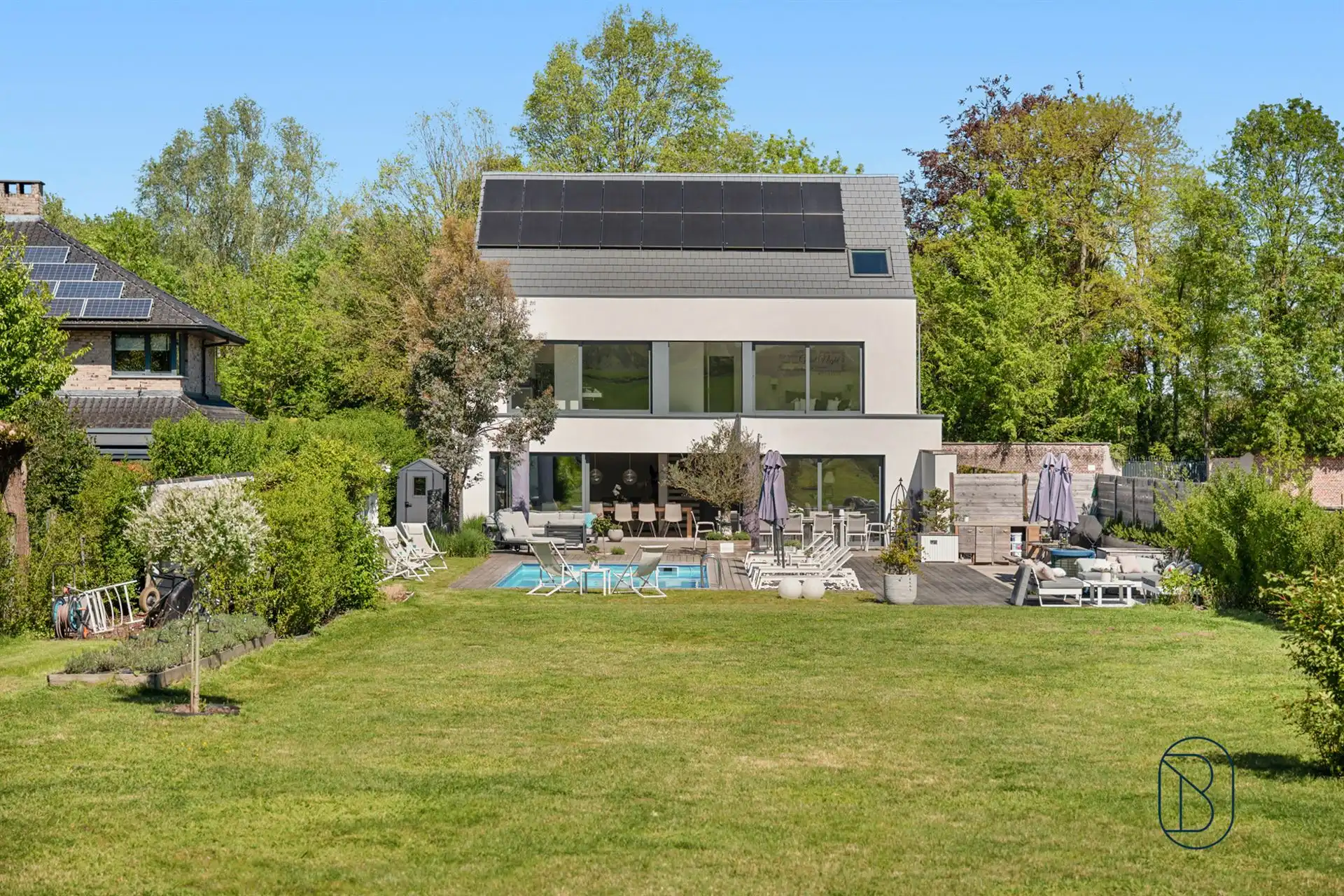 Exclusieve villa met 7 slpk, zwembad en tuin met open zicht foto 4