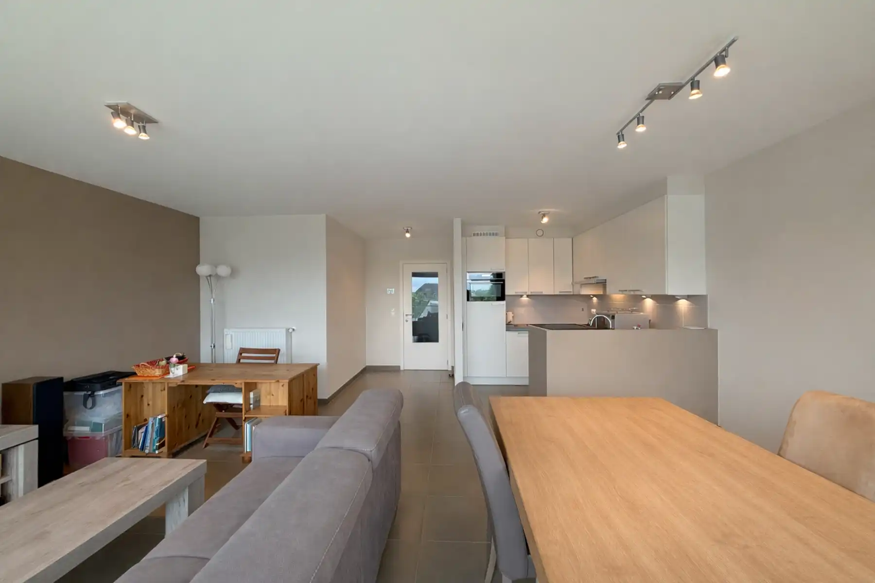 Instapklaar appartement met 2 slaapkamers en terras foto 7