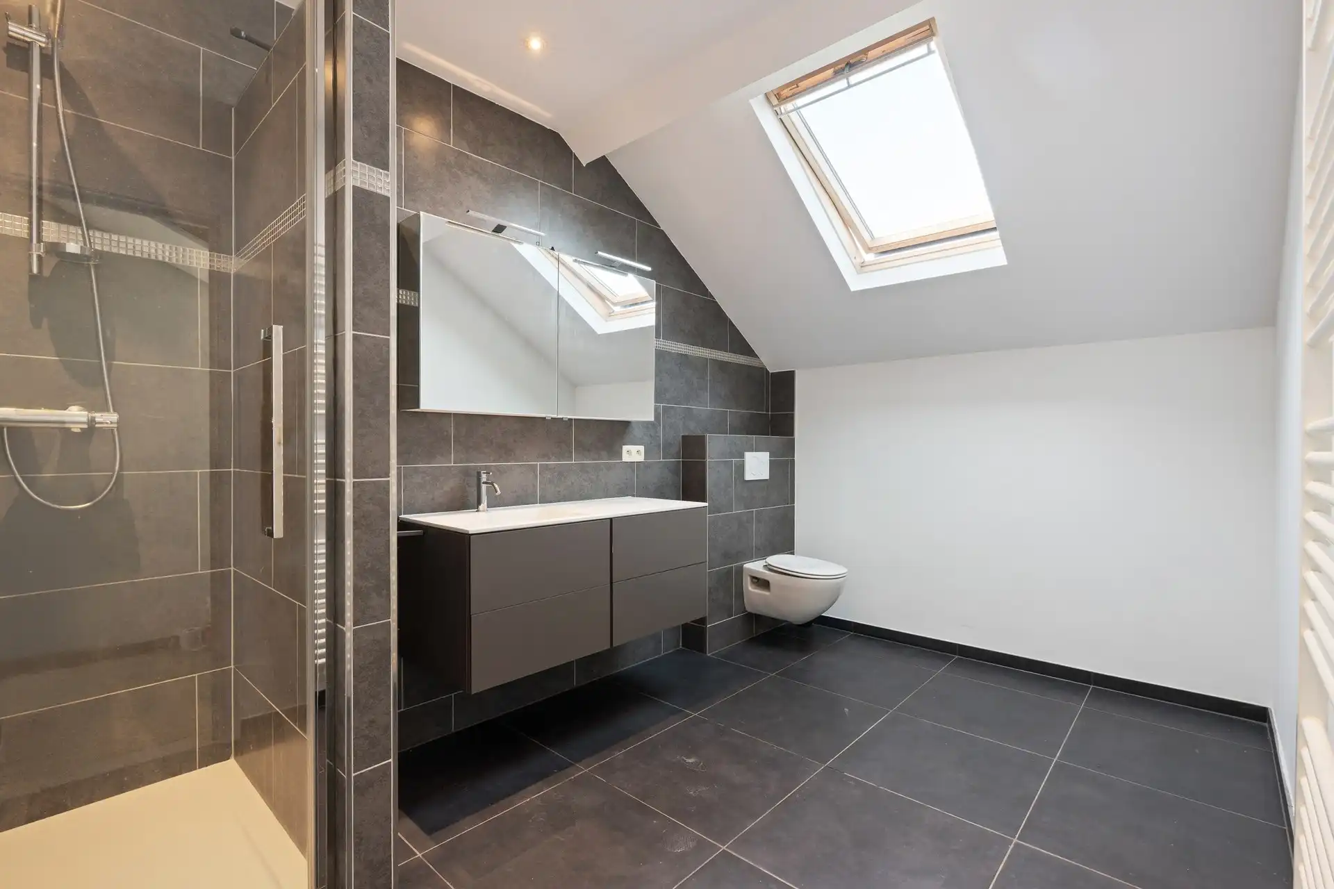 Instapklare energiezuinige eengezinswoning met 4 slaapkamers, 2 badkamers en West tuin. foto 18