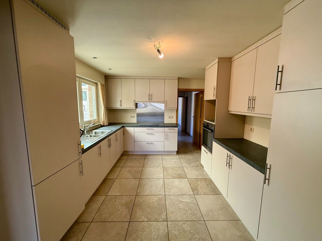 Zeer ruime woning met 5 slaapkamers! foto 4