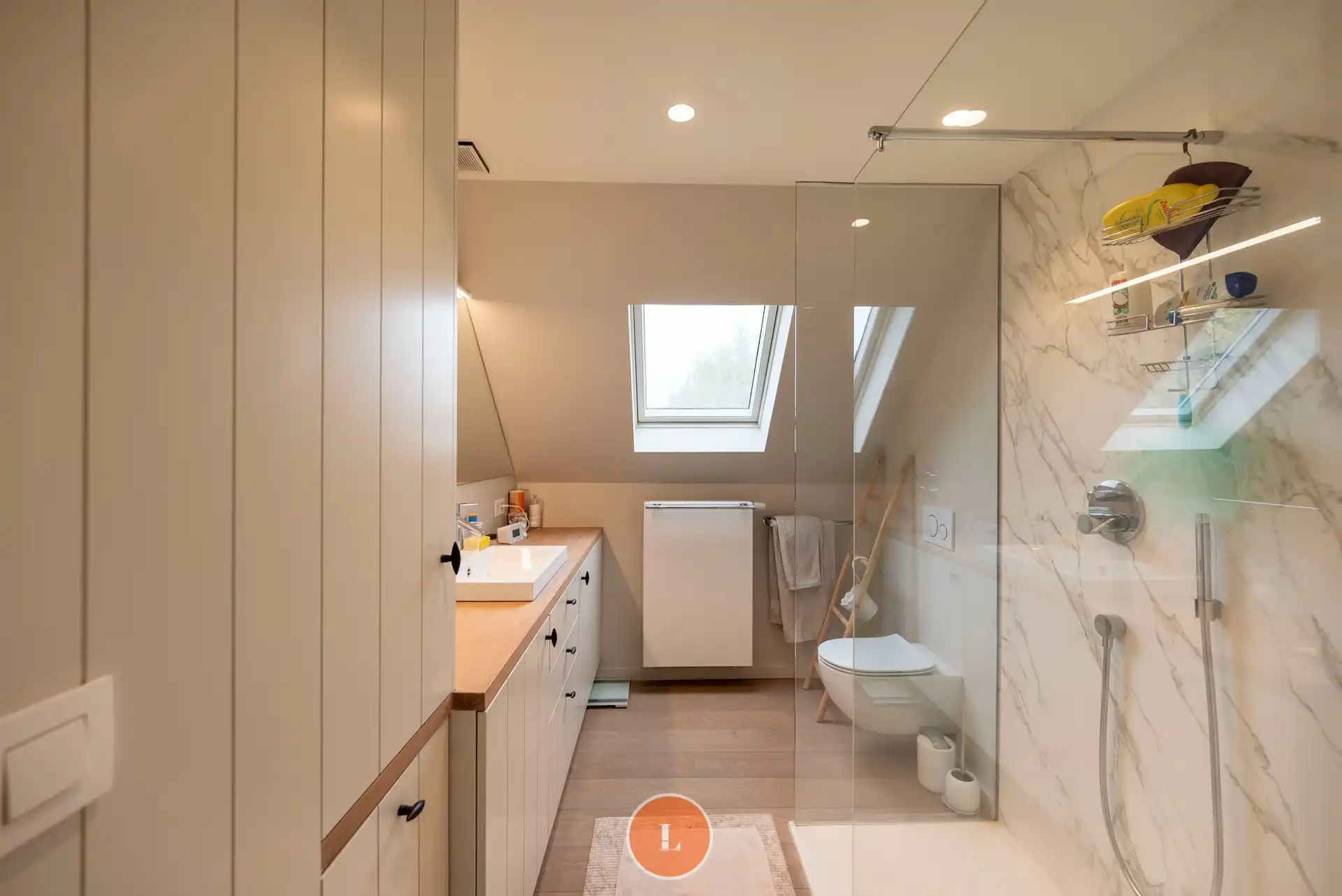 Alleenstaande woning in groene residentiële wijk foto 19