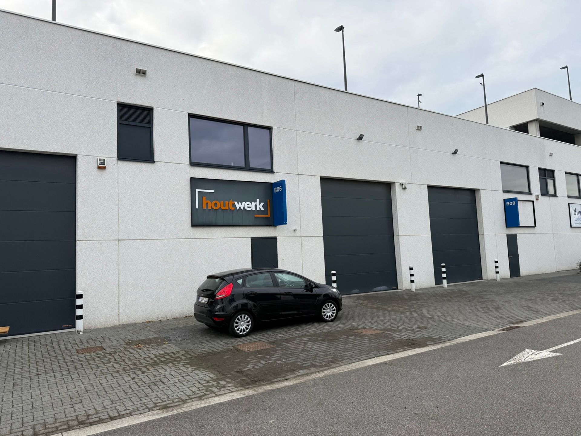 Recente KMO-unit te koop op toplocatie in Kontich foto {{pictureIndex}}