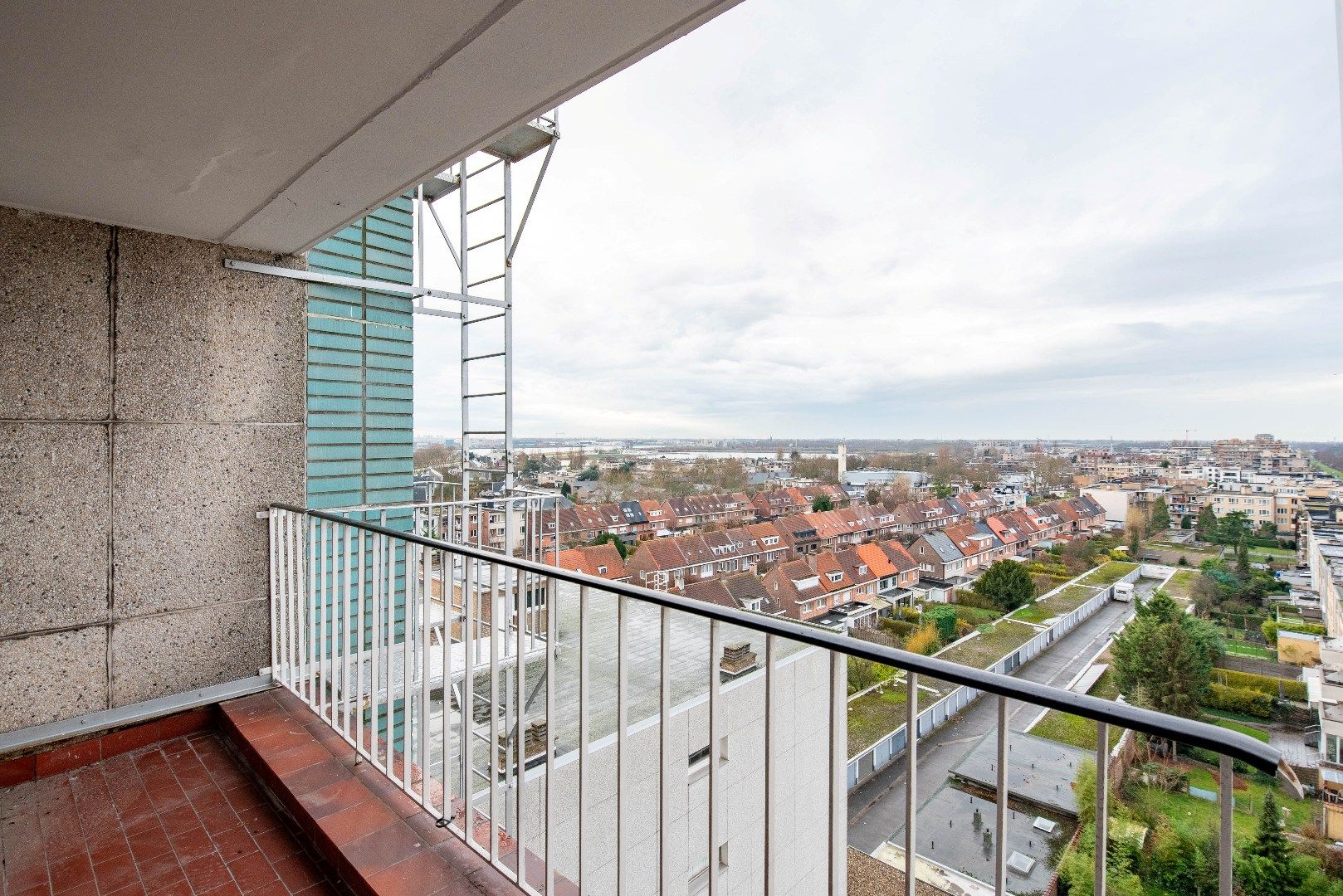 Lichtrijk 2-slaapkamerappartement met uitzicht op Antwerpen foto 15