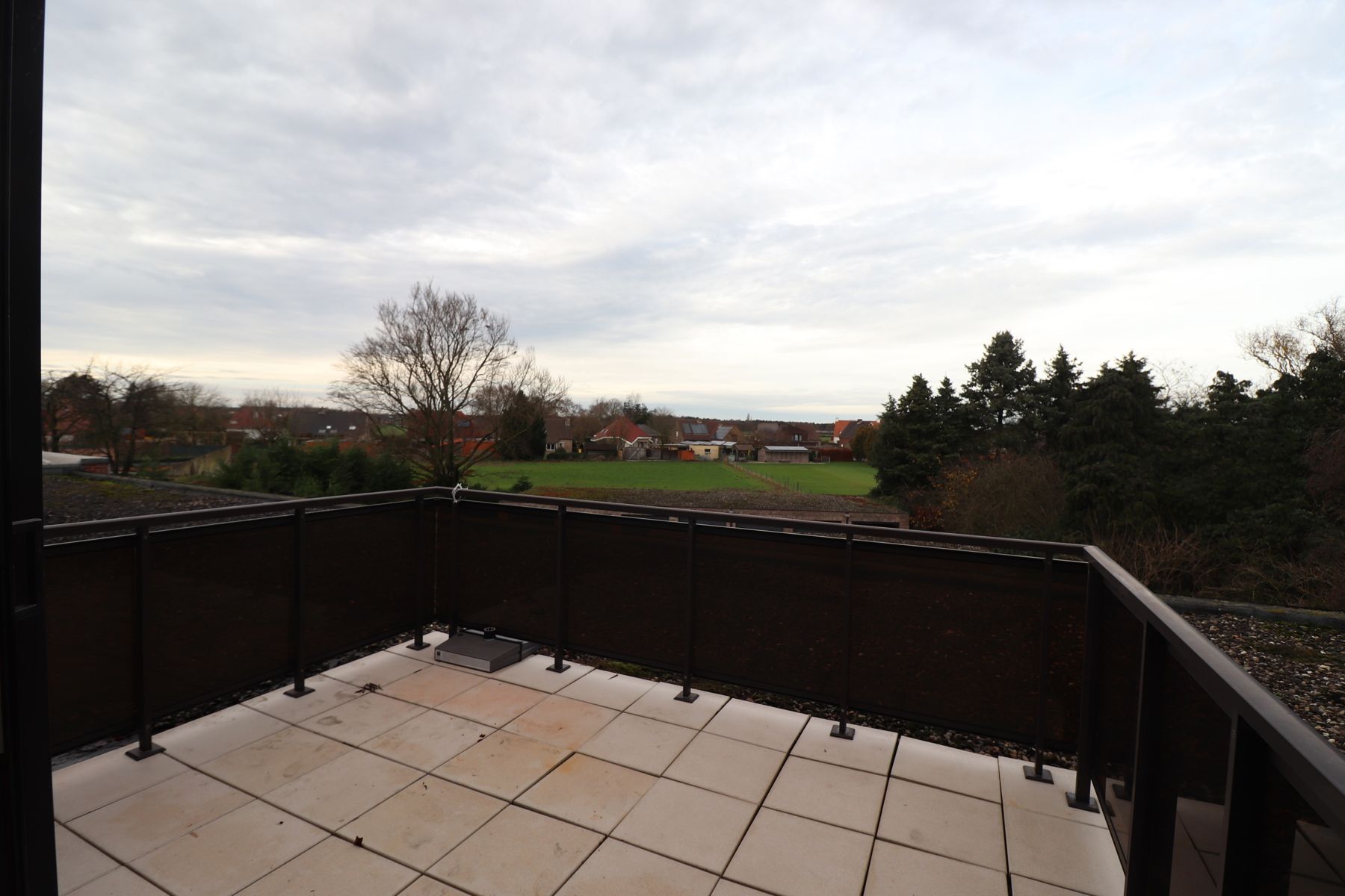 Recent gerenoveerd dakappartement met balkon, terras en garage. foto 13