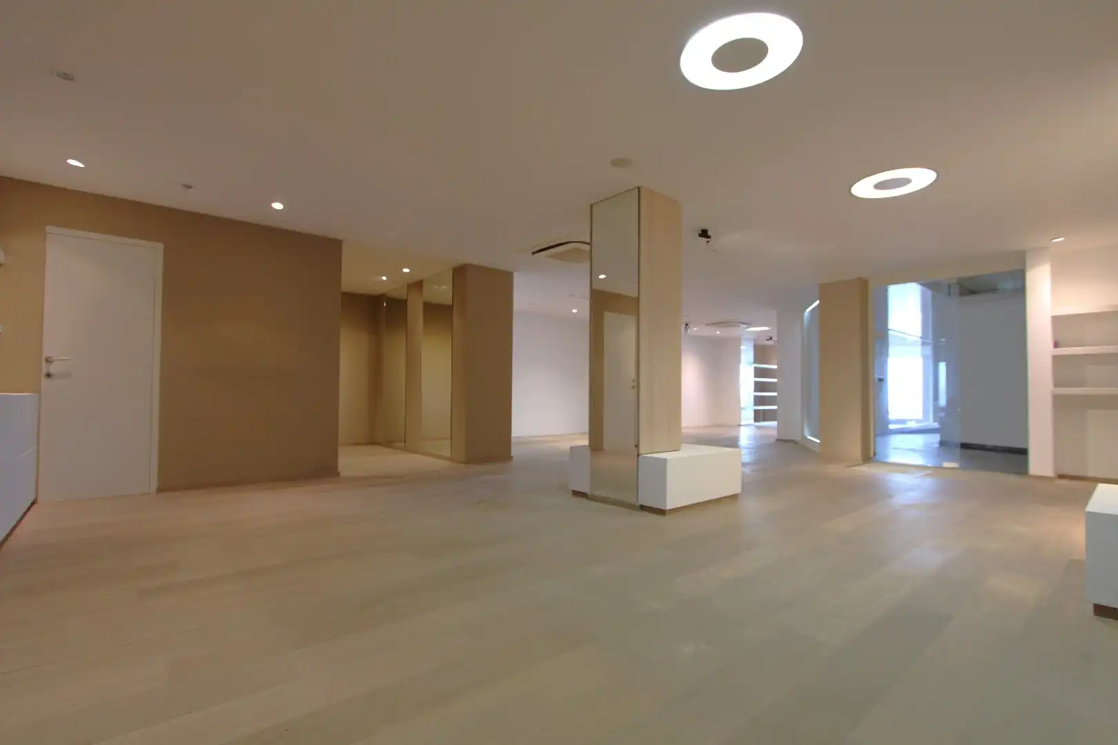 Verhuurd winkel te koop van 471 m² te Zeedijk  678-679 foto 9