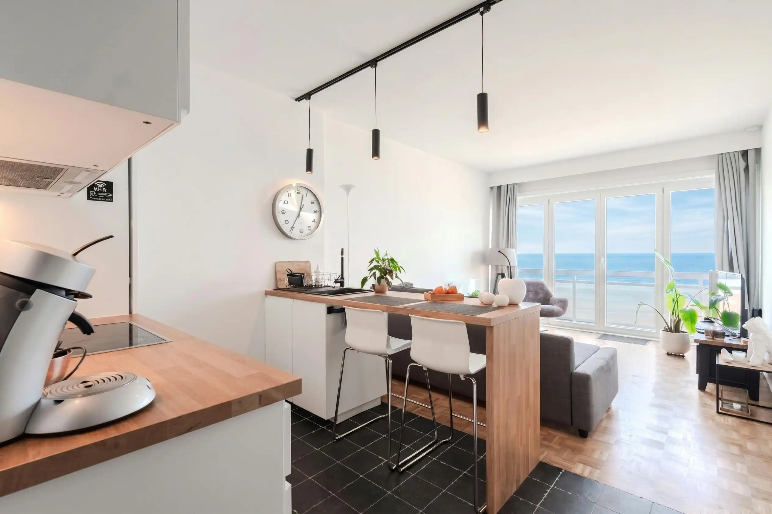 Ruime studio met prachtig frontaal zeezicht te Middelkerke foto 4