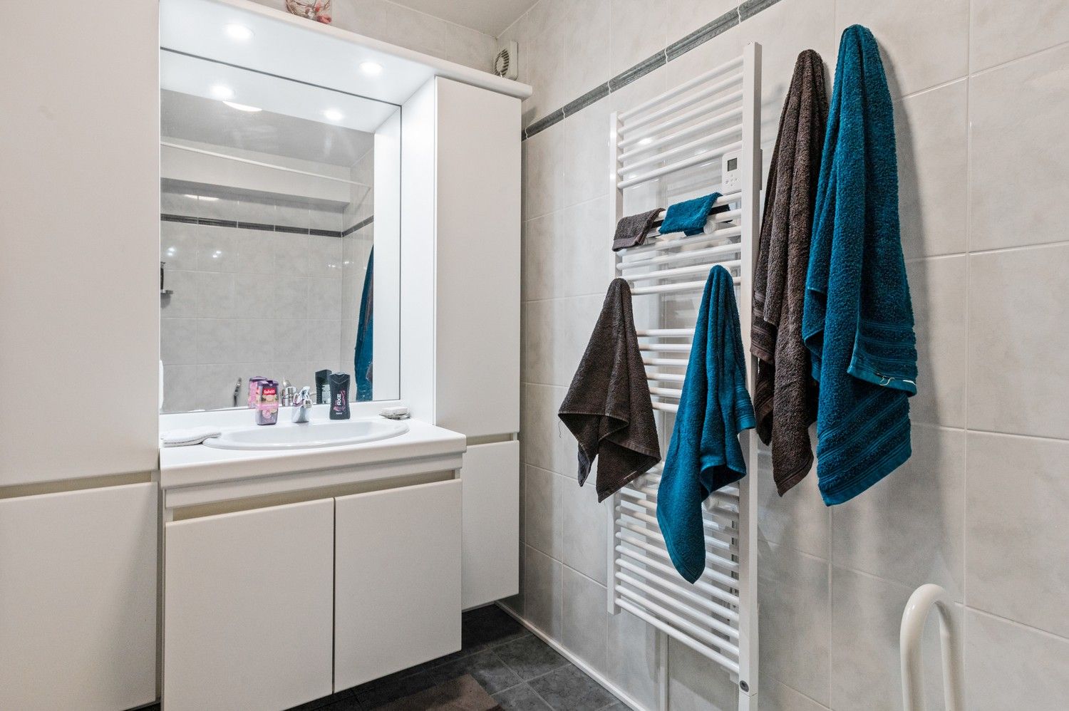 Gelijkvloers appartement met 2 slaapkamers en garagebox in hartje Wommelgem! foto 14