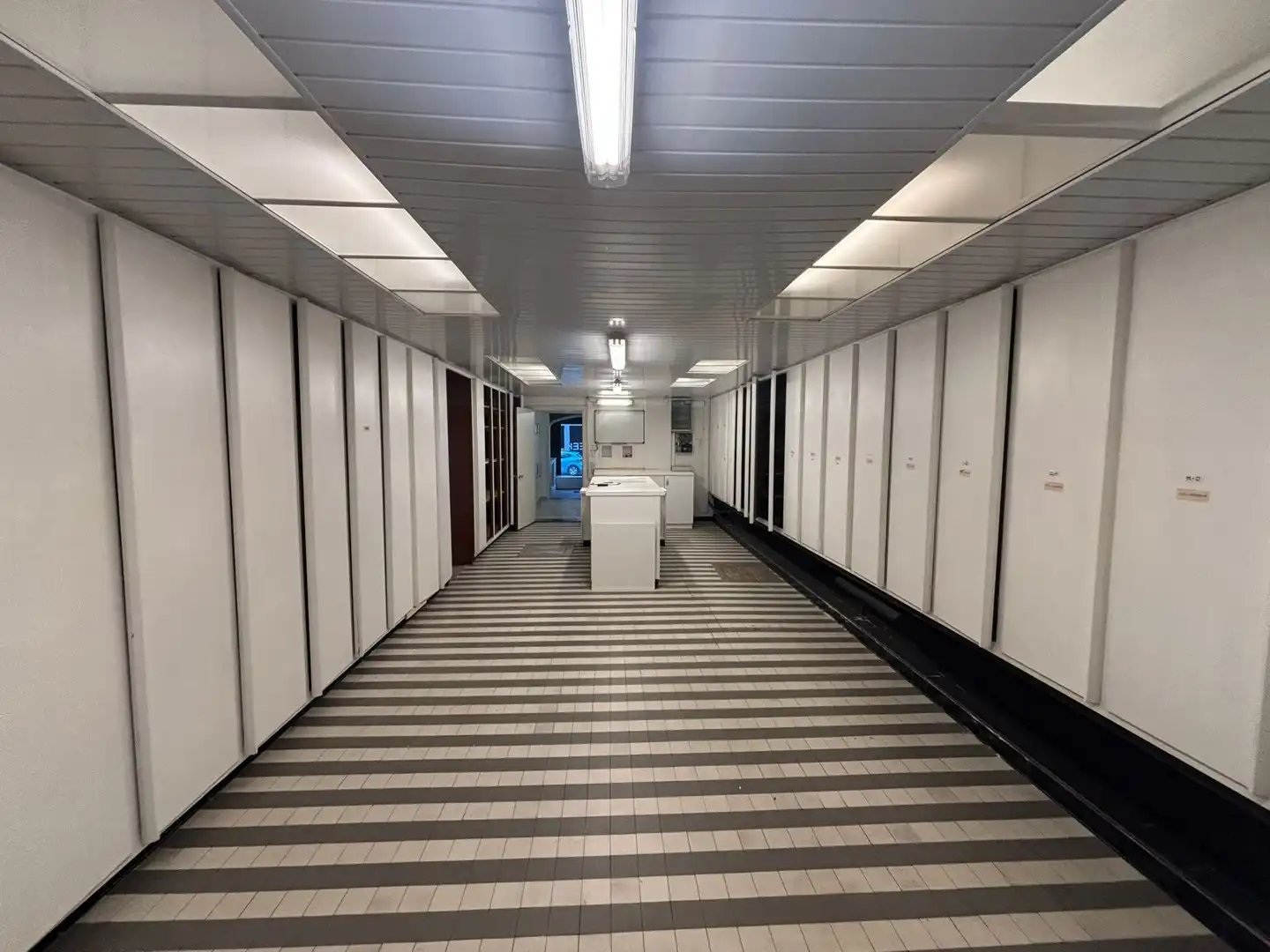 COMMERCIEEL GELIJKVLOERS foto 5