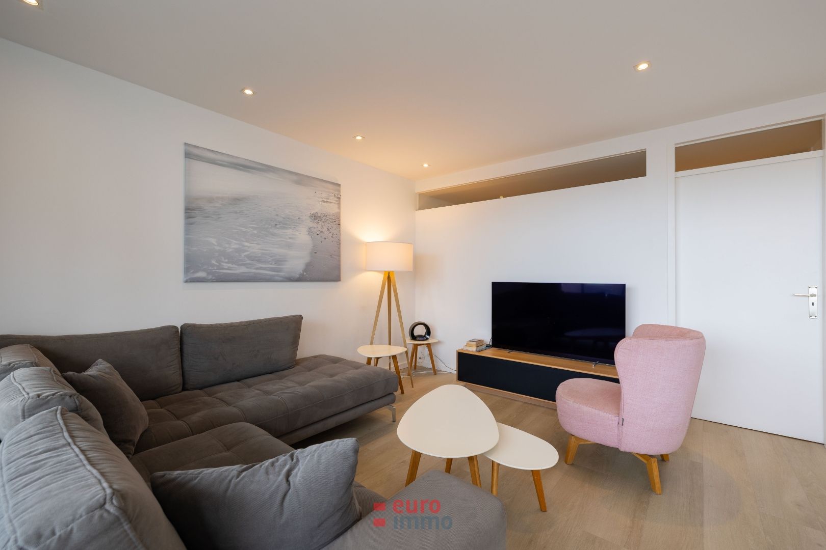 Prachtig gerenoveerd appartement in het hart van Nieuwpoort foto 3