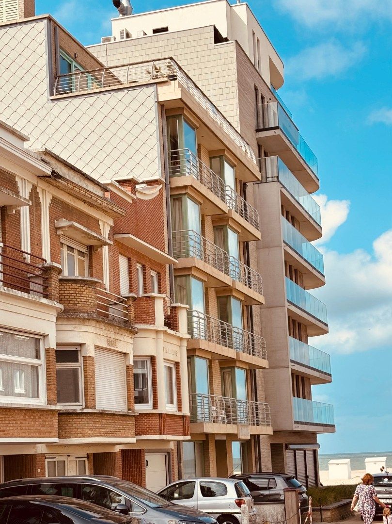 RIANTE PENTHOUSE MET PANORAMISCH ZICHT OP DE ZEELIJN foto 2