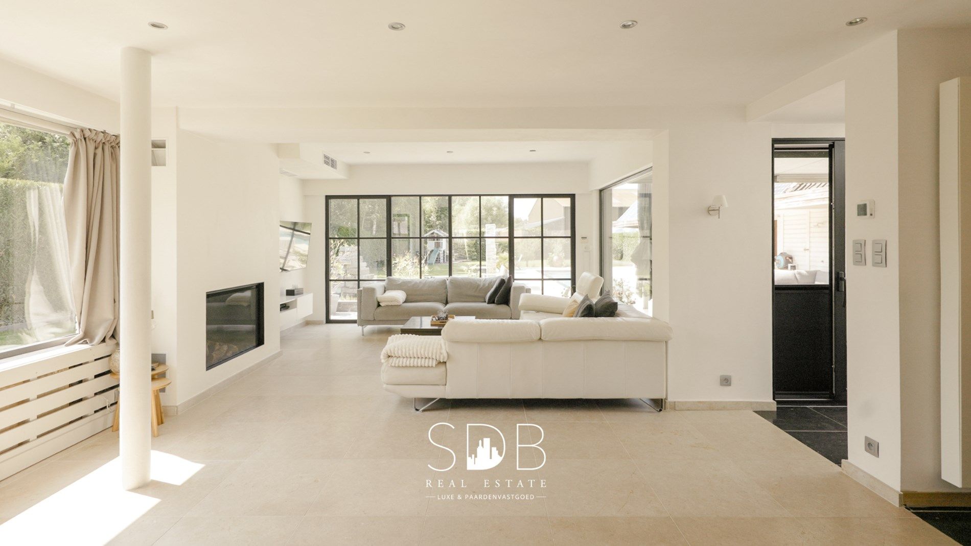 Prachtige hedendaagse villa met gezinstuin en zwembad op 1.387m² foto 5