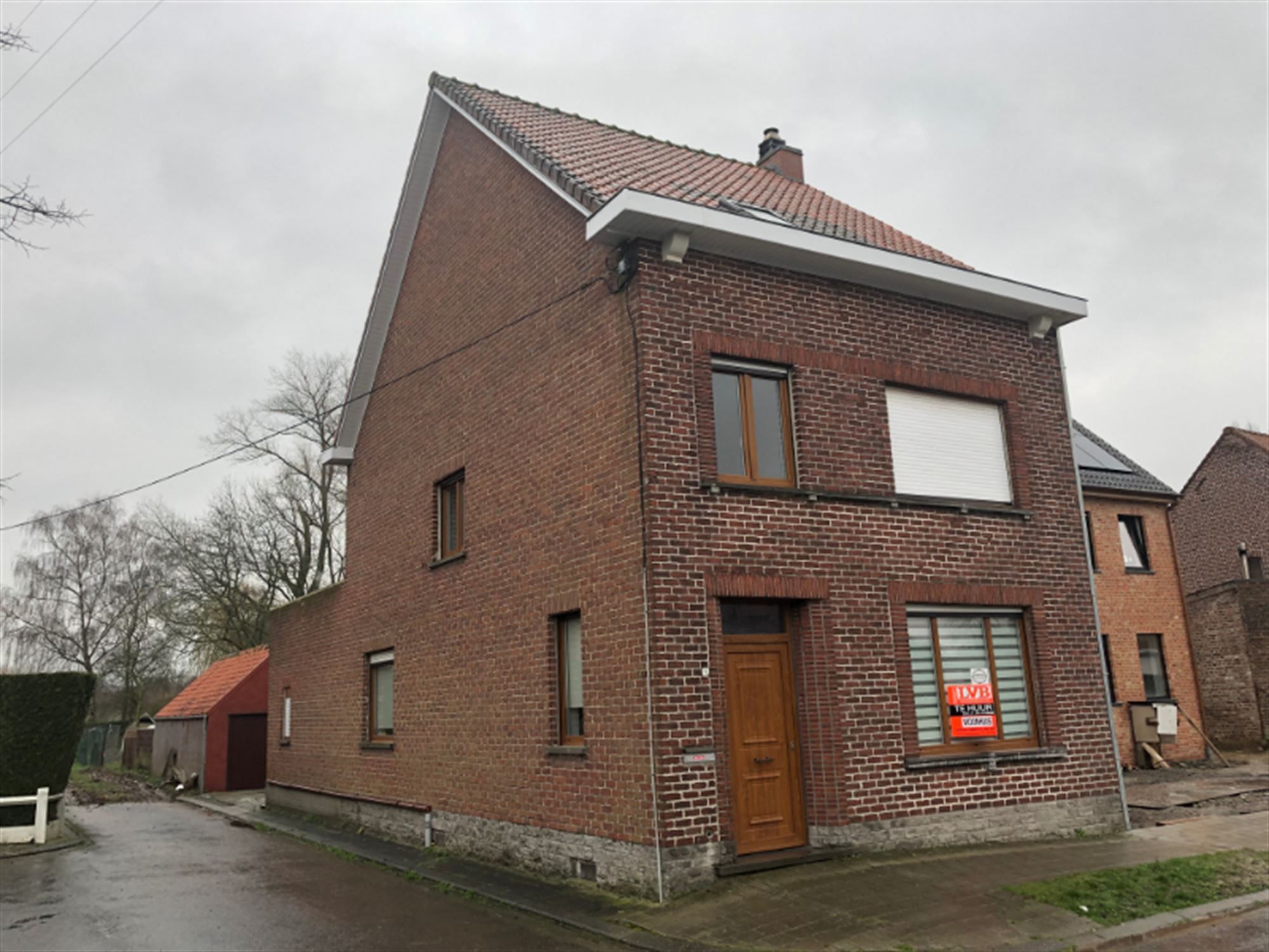 Half open woning met garage foto {{pictureIndex}}