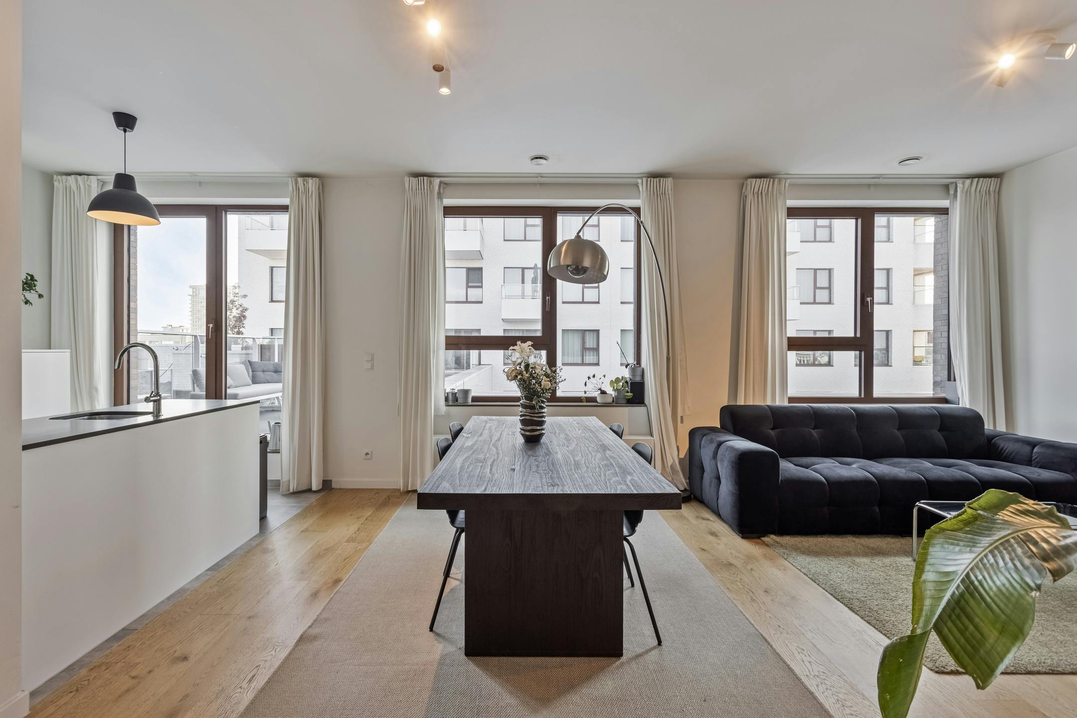 Appartement met 2 slaapkamers en terras te koop 't Eilandje foto {{pictureIndex}}