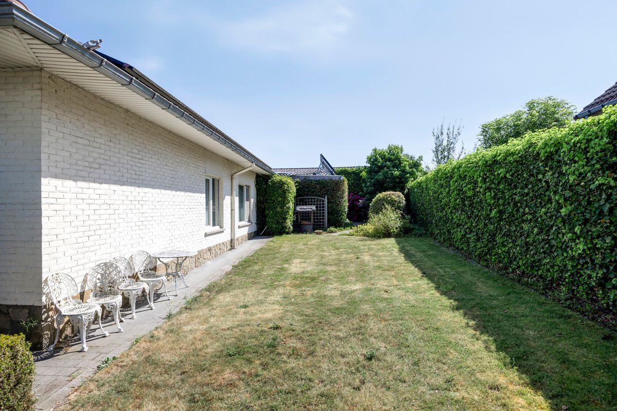 Woning met ruim perceel en bijgebouwen foto 17