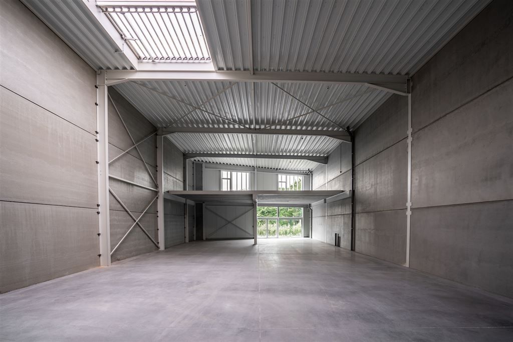 Grote nieuwbouw-KMO-unit op toplocatie (457 m²) foto 3