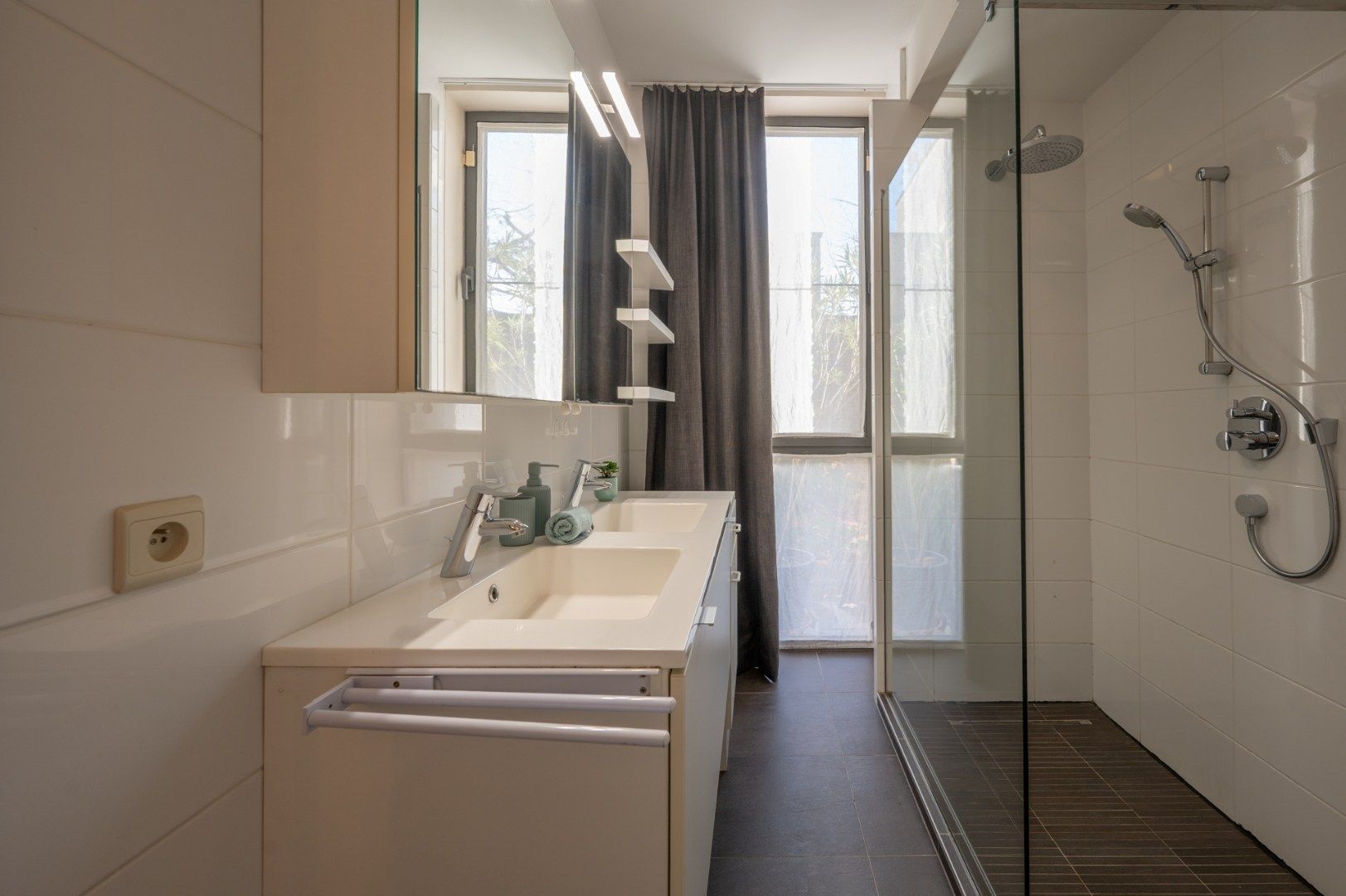 Gelijkvloers hoekappartement op unieke ligging in hartje Brugge foto 8