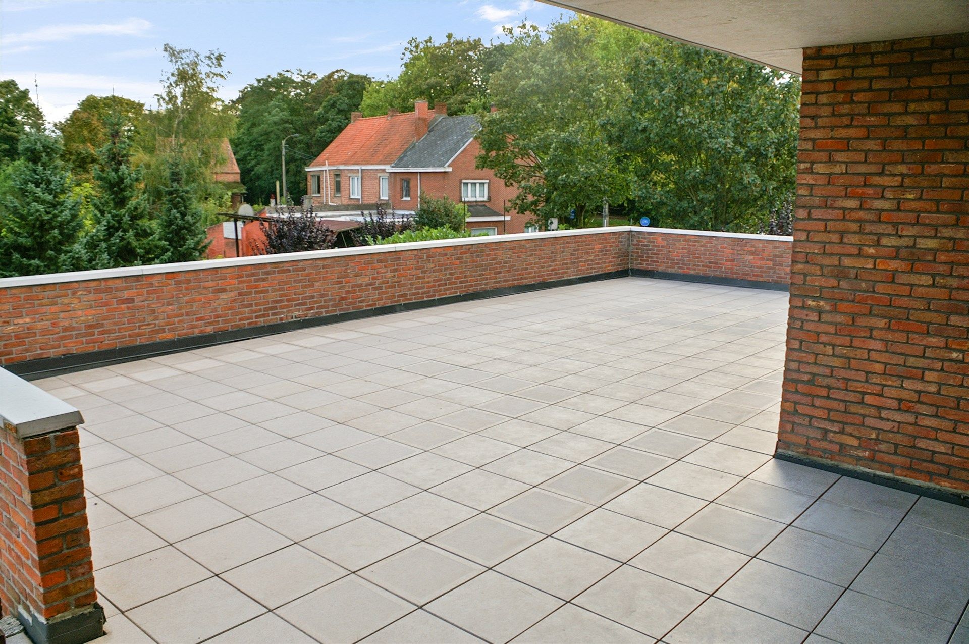Handelspand met woonst, in centrum overmere met ruime parking en garage.  foto 23
