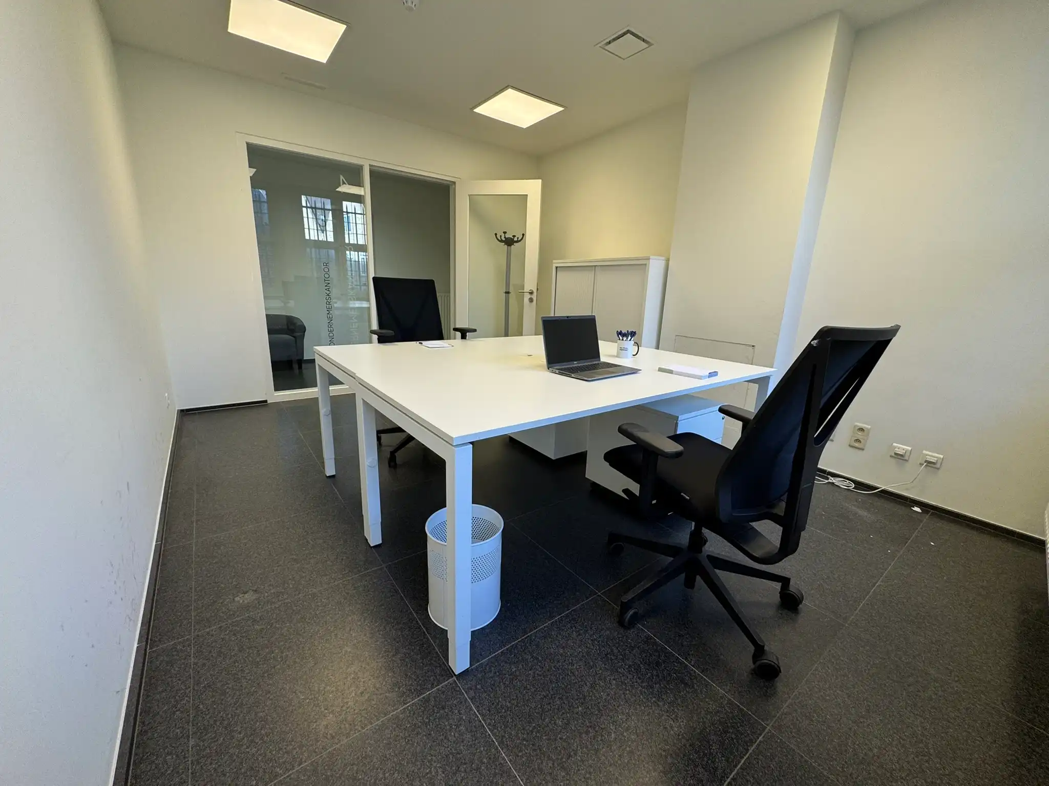 Kantoor voor startende ondernemers te Brugge foto {{pictureIndex}}